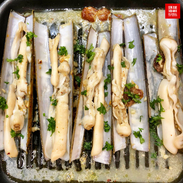 cooked delicious razor clams meat on tray